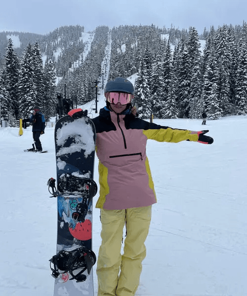 Paula snowboarding